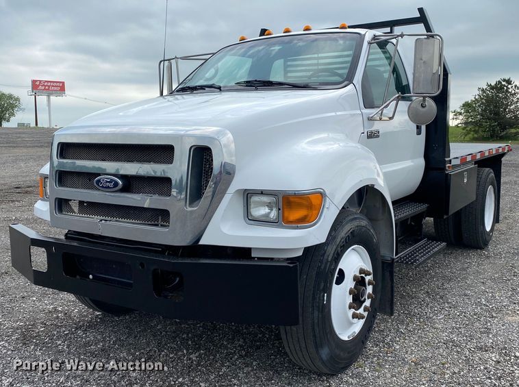 image for item KB9433 2005 Ford F750 Super Duty  flatbed truck