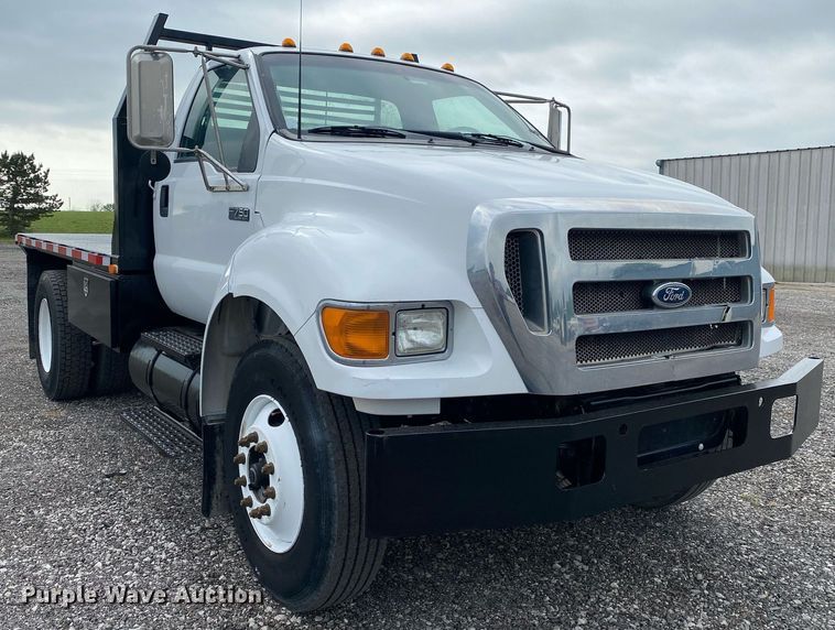 image for item KB9433 2005 Ford F750 Super Duty  flatbed truck
