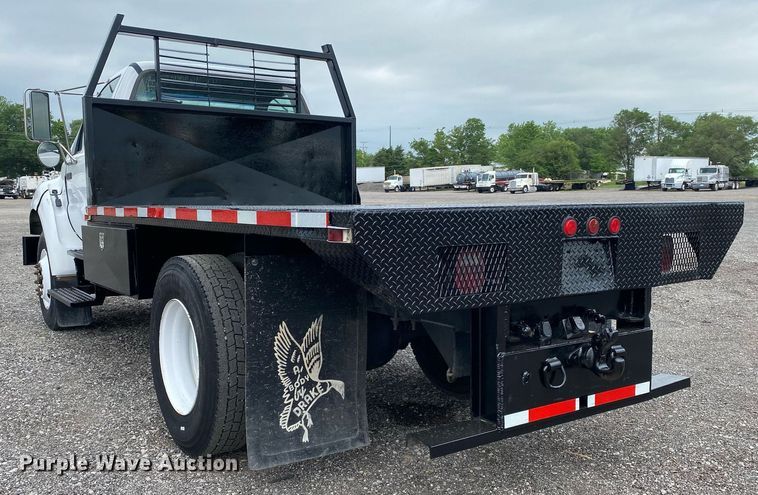 image for item KB9433 2005 Ford F750 Super Duty  flatbed truck