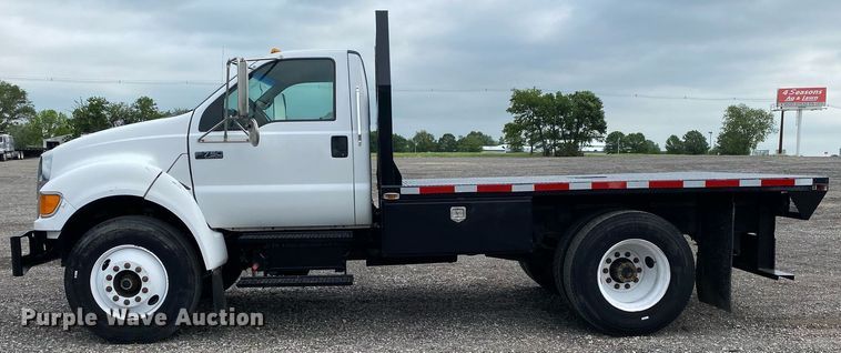 image for item KB9433 2005 Ford F750 Super Duty  flatbed truck