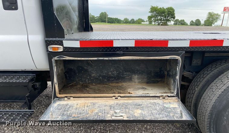 image for item KB9433 2005 Ford F750 Super Duty  flatbed truck
