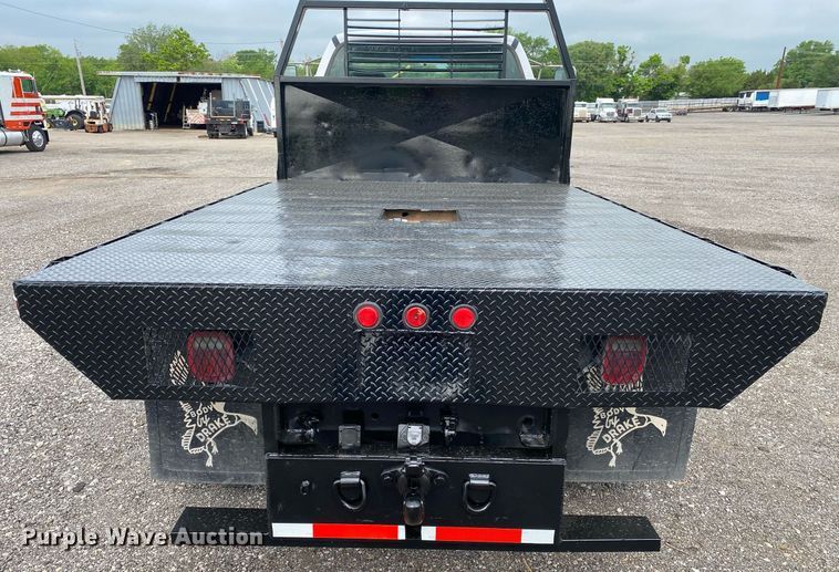 image for item KB9433 2005 Ford F750 Super Duty  flatbed truck