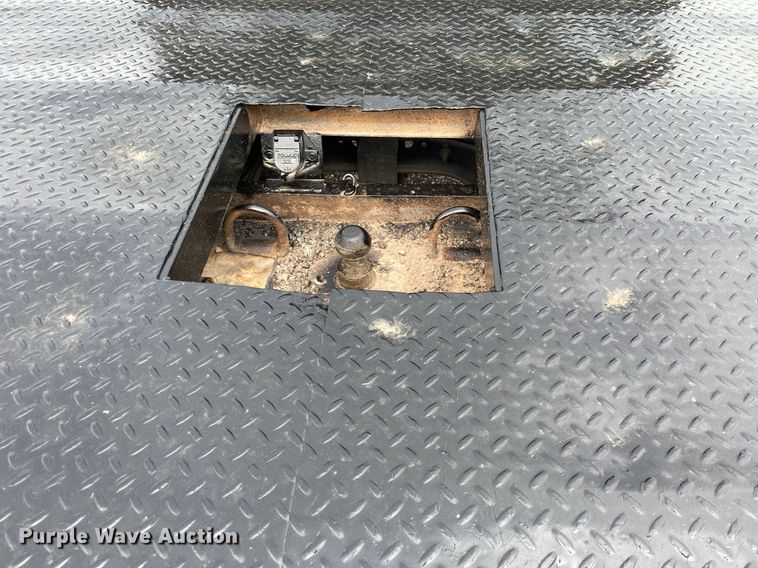 image for item KB9433 2005 Ford F750 Super Duty  flatbed truck