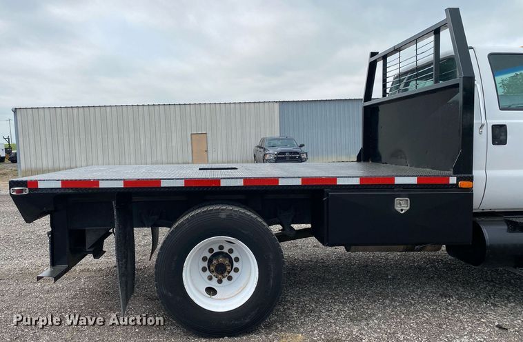 image for item KB9433 2005 Ford F750 Super Duty  flatbed truck