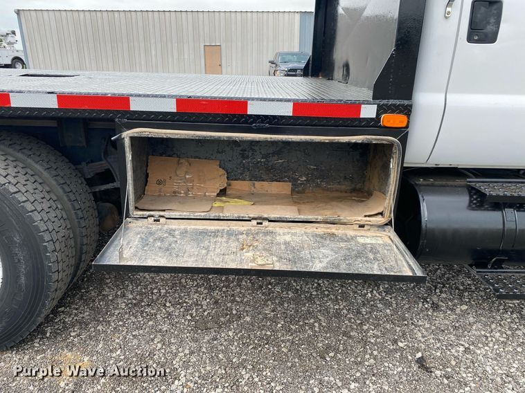 image for item KB9433 2005 Ford F750 Super Duty  flatbed truck