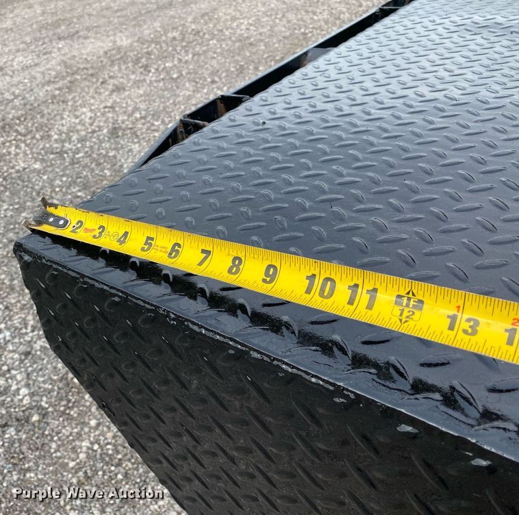 image for item KB9433 2005 Ford F750 Super Duty  flatbed truck