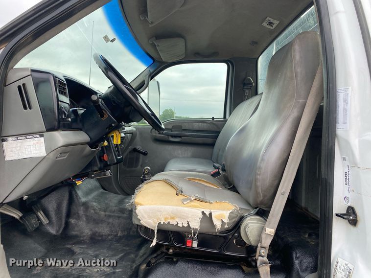 image for item KB9433 2005 Ford F750 Super Duty  flatbed truck