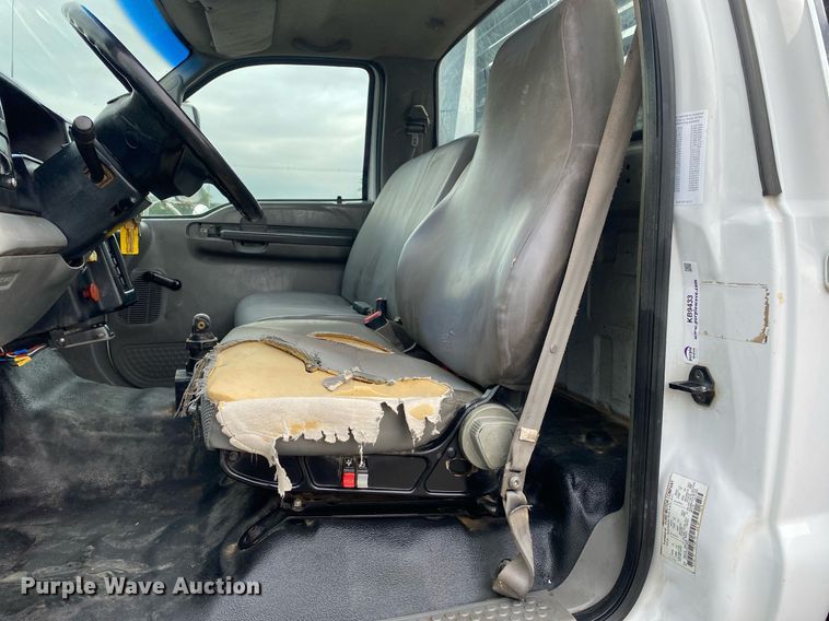 image for item KB9433 2005 Ford F750 Super Duty  flatbed truck