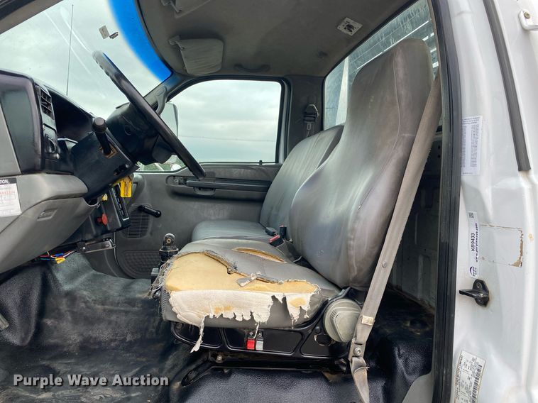 image for item KB9433 2005 Ford F750 Super Duty  flatbed truck