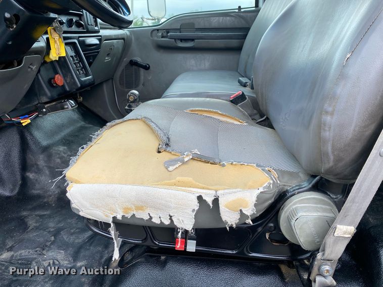 image for item KB9433 2005 Ford F750 Super Duty  flatbed truck