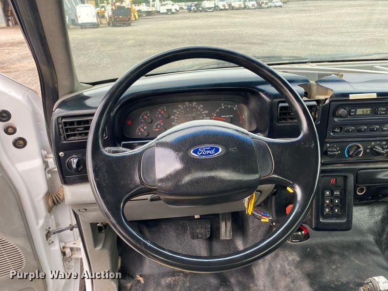 image for item KB9433 2005 Ford F750 Super Duty  flatbed truck