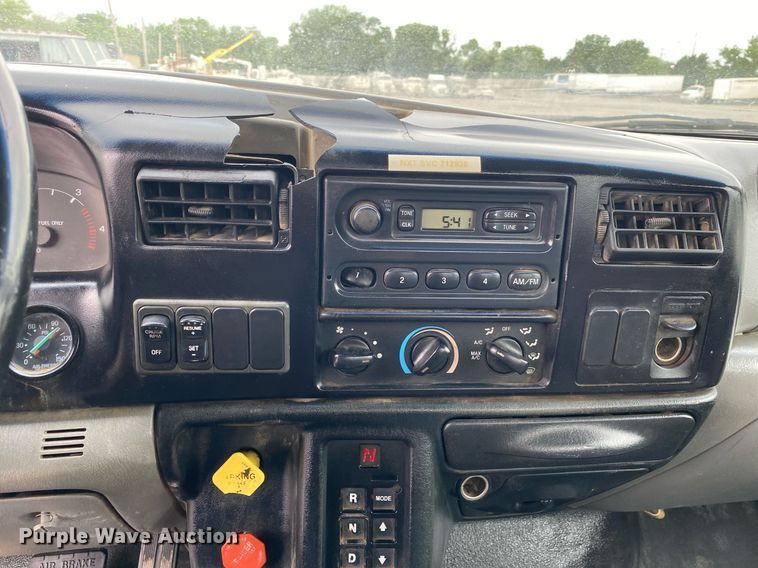 image for item KB9433 2005 Ford F750 Super Duty  flatbed truck