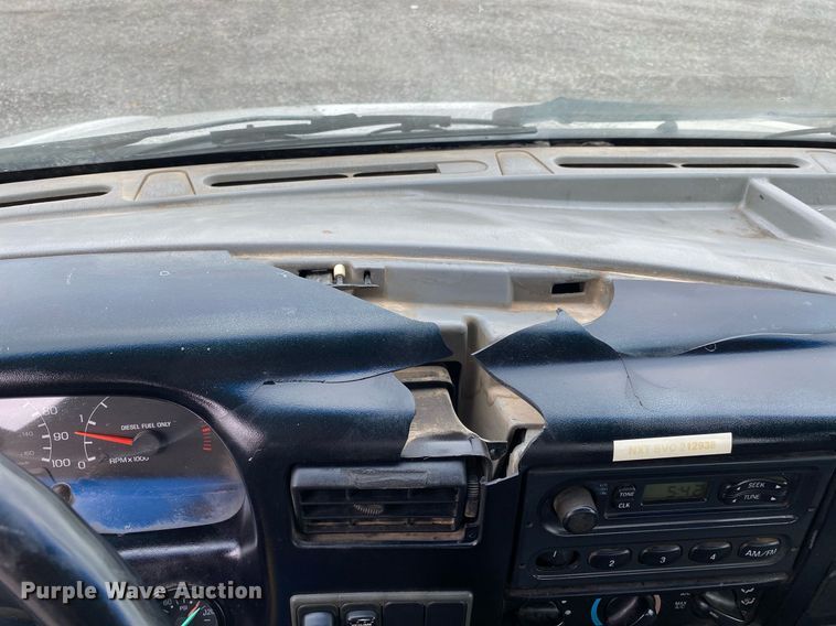 image for item KB9433 2005 Ford F750 Super Duty  flatbed truck