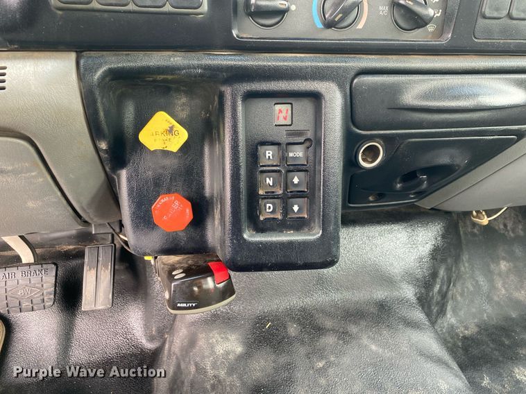 image for item KB9433 2005 Ford F750 Super Duty  flatbed truck