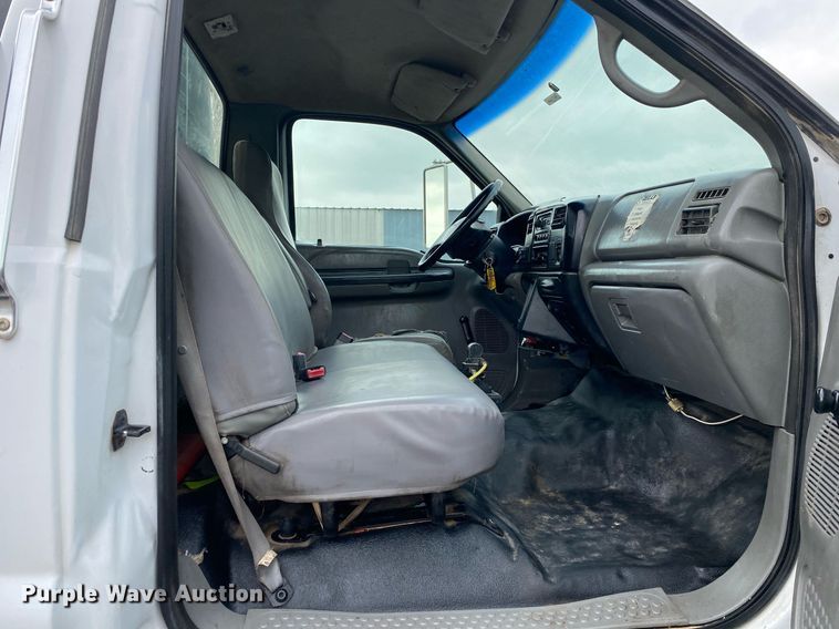 image for item KB9433 2005 Ford F750 Super Duty  flatbed truck