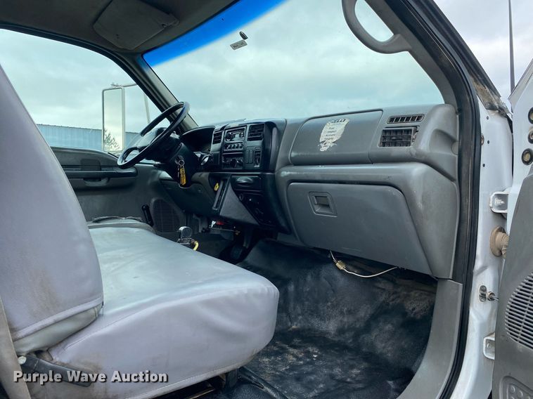 image for item KB9433 2005 Ford F750 Super Duty  flatbed truck