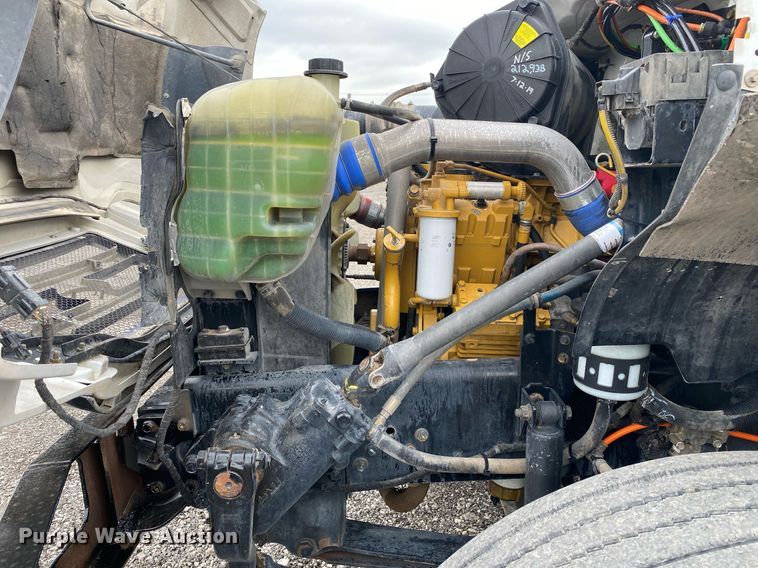 image for item KB9433 2005 Ford F750 Super Duty  flatbed truck