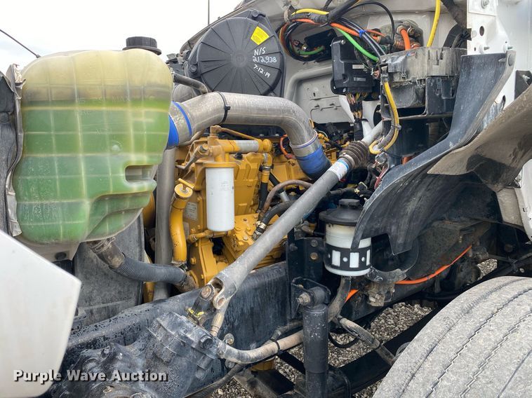 image for item KB9433 2005 Ford F750 Super Duty  flatbed truck