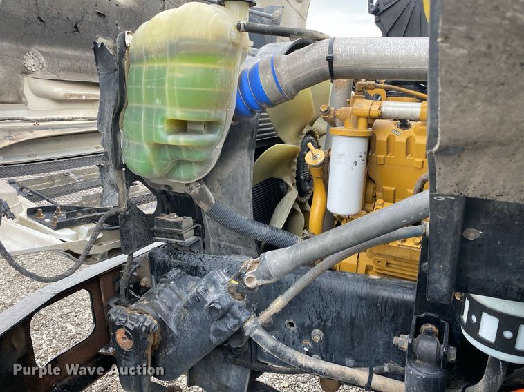 image for item KB9433 2005 Ford F750 Super Duty  flatbed truck