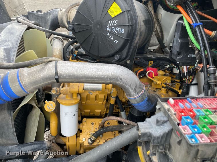 image for item KB9433 2005 Ford F750 Super Duty  flatbed truck