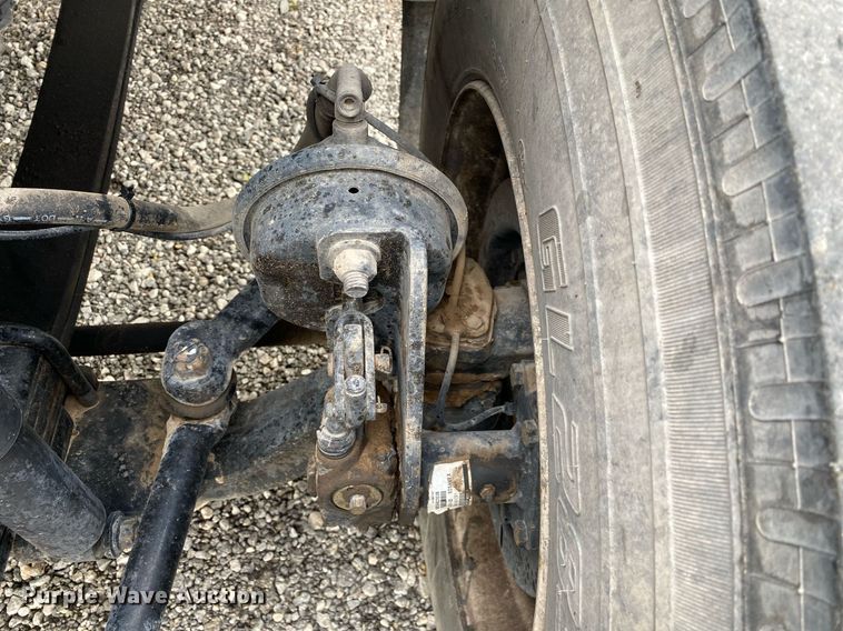 image for item KB9433 2005 Ford F750 Super Duty  flatbed truck