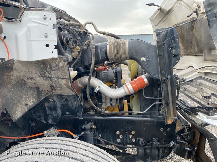 image for item KB9433 2005 Ford F750 Super Duty  flatbed truck