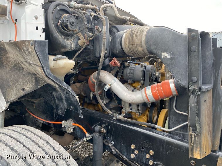 image for item KB9433 2005 Ford F750 Super Duty  flatbed truck