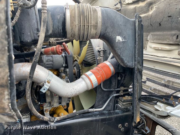 image for item KB9433 2005 Ford F750 Super Duty  flatbed truck