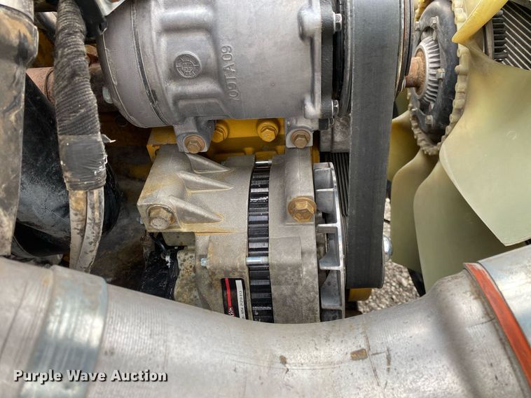 image for item KB9433 2005 Ford F750 Super Duty  flatbed truck