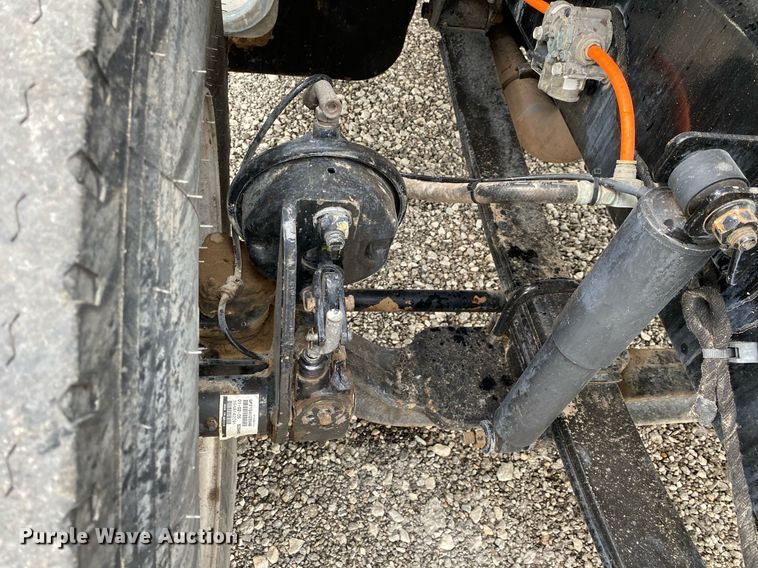 image for item KB9433 2005 Ford F750 Super Duty  flatbed truck