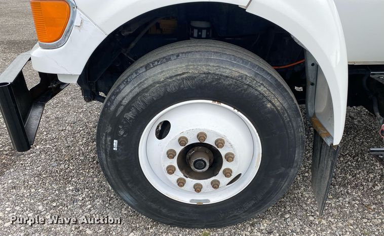 image for item KB9433 2005 Ford F750 Super Duty  flatbed truck