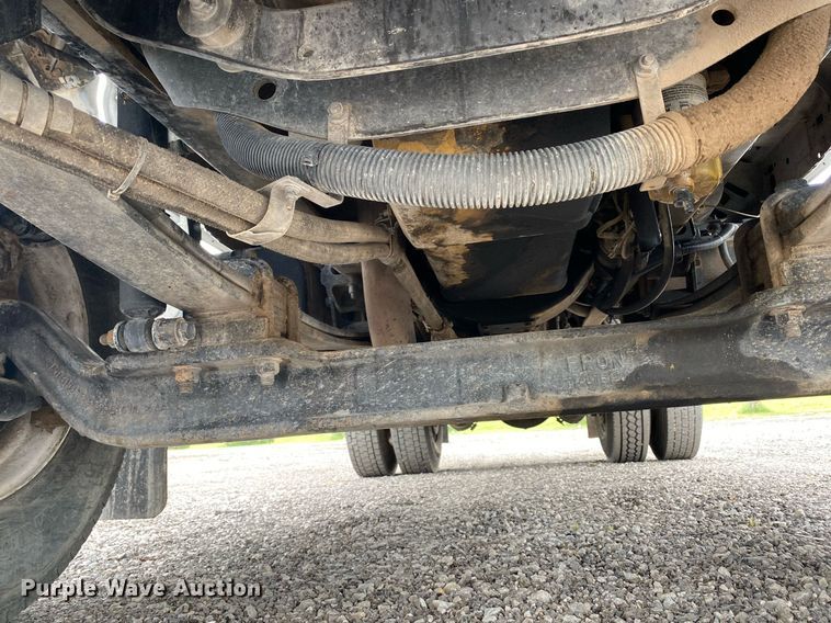 image for item KB9433 2005 Ford F750 Super Duty  flatbed truck