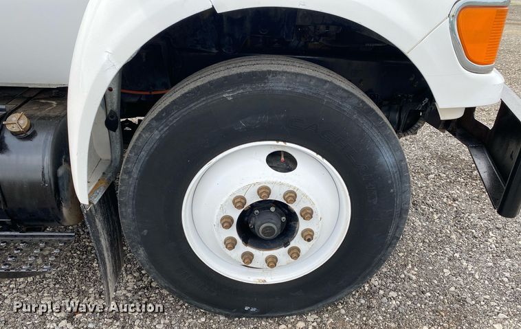 image for item KB9433 2005 Ford F750 Super Duty  flatbed truck