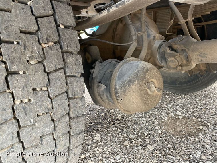 image for item KB9433 2005 Ford F750 Super Duty  flatbed truck