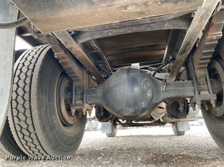 image for item KB9433 2005 Ford F750 Super Duty  flatbed truck