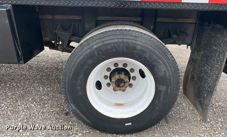 image for item KB9433 2005 Ford F750 Super Duty  flatbed truck