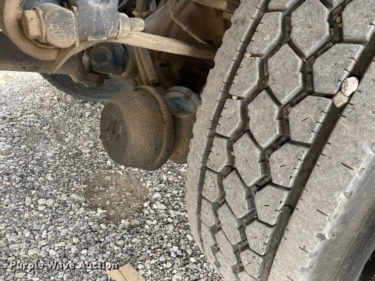 image for item KB9433 2005 Ford F750 Super Duty  flatbed truck