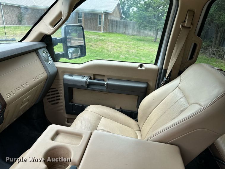 image for item KF9698 2015 Ford F350 Super Duty  Crew Cab bale bed pickup truck