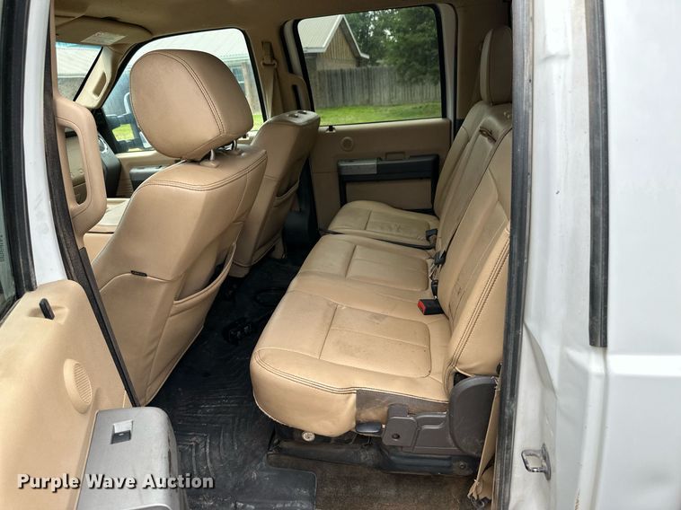 image for item KF9698 2015 Ford F350 Super Duty  Crew Cab bale bed pickup truck