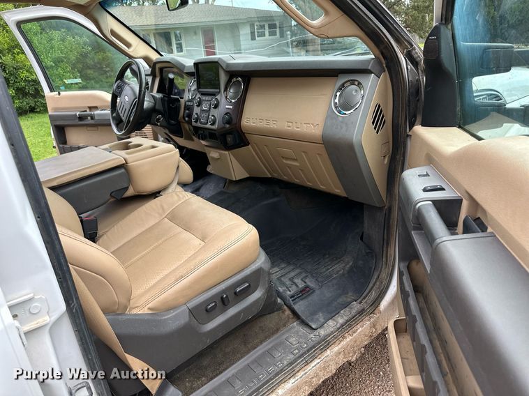 image for item KF9698 2015 Ford F350 Super Duty  Crew Cab bale bed pickup truck