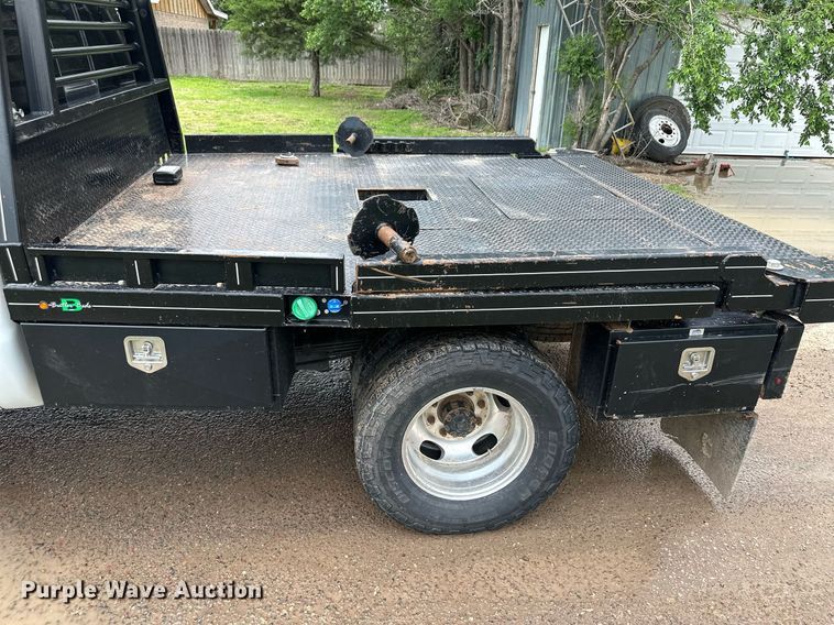 image for item KF9698 2015 Ford F350 Super Duty  Crew Cab bale bed pickup truck