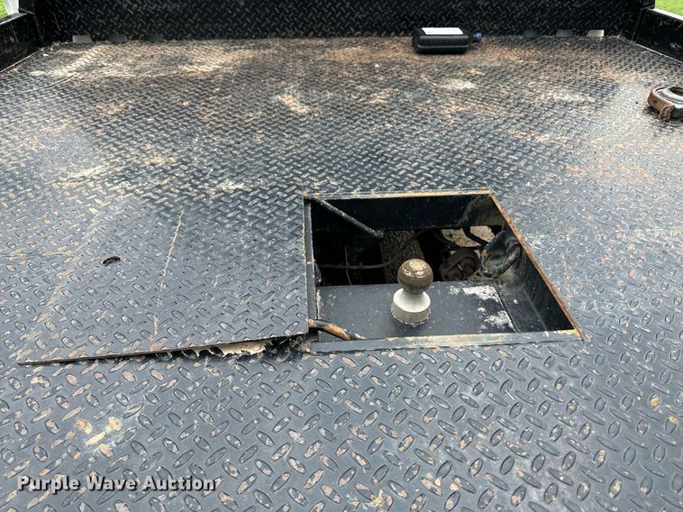 image for item KF9698 2015 Ford F350 Super Duty  Crew Cab bale bed pickup truck