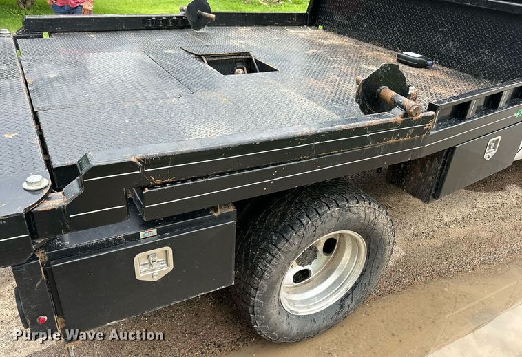 image for item KF9698 2015 Ford F350 Super Duty  Crew Cab bale bed pickup truck