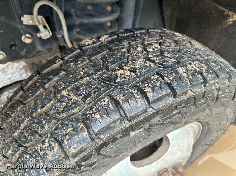 image for item KF9698 2015 Ford F350 Super Duty  Crew Cab bale bed pickup truck