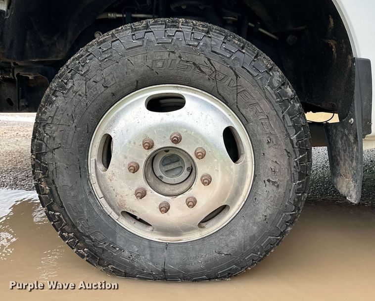 image for item KF9698 2015 Ford F350 Super Duty  Crew Cab bale bed pickup truck