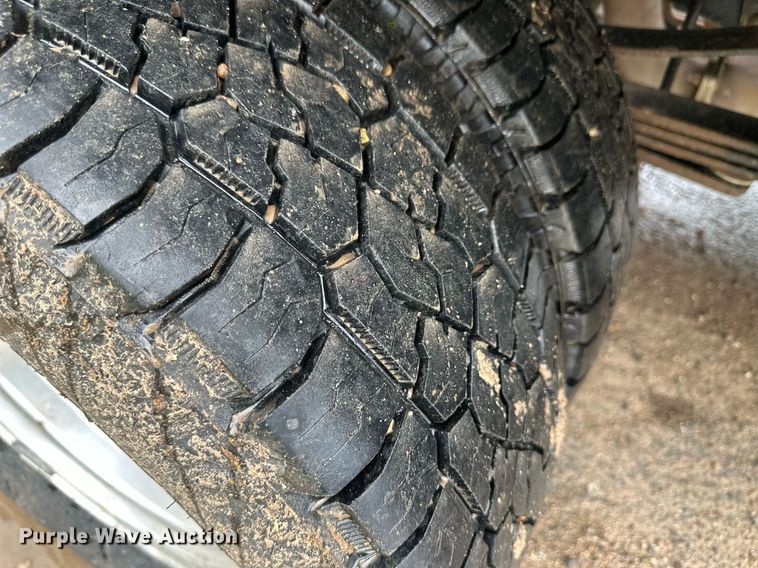 image for item KF9698 2015 Ford F350 Super Duty  Crew Cab bale bed pickup truck