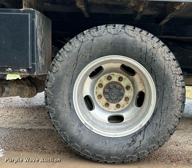 image for item KF9698 2015 Ford F350 Super Duty  Crew Cab bale bed pickup truck