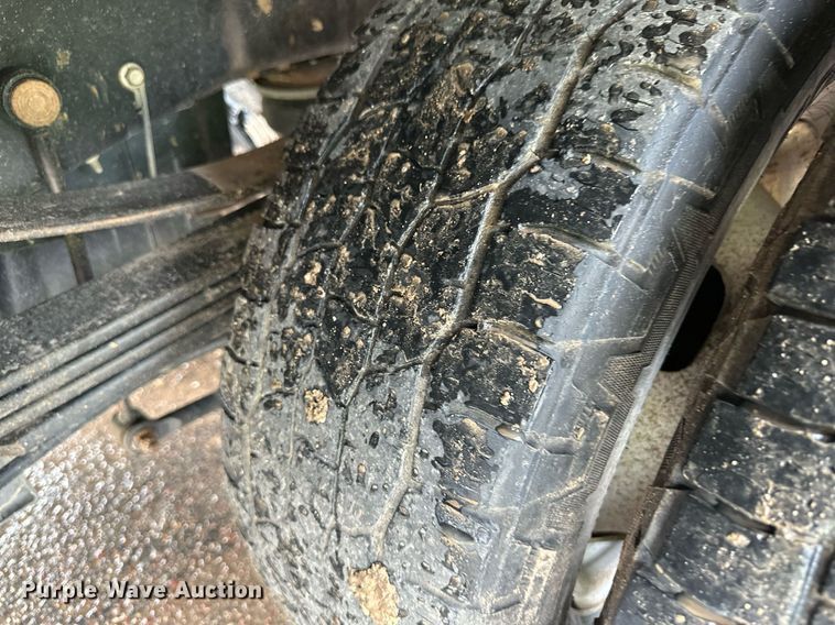 image for item KF9698 2015 Ford F350 Super Duty  Crew Cab bale bed pickup truck