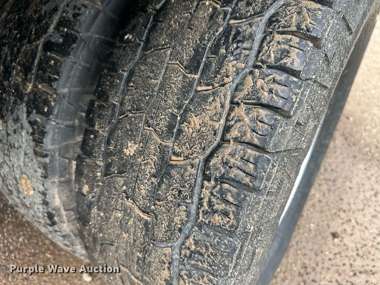 image for item KF9698 2015 Ford F350 Super Duty  Crew Cab bale bed pickup truck