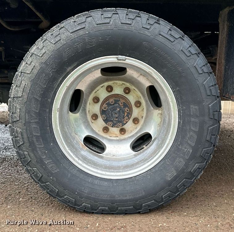 image for item KF9698 2015 Ford F350 Super Duty  Crew Cab bale bed pickup truck